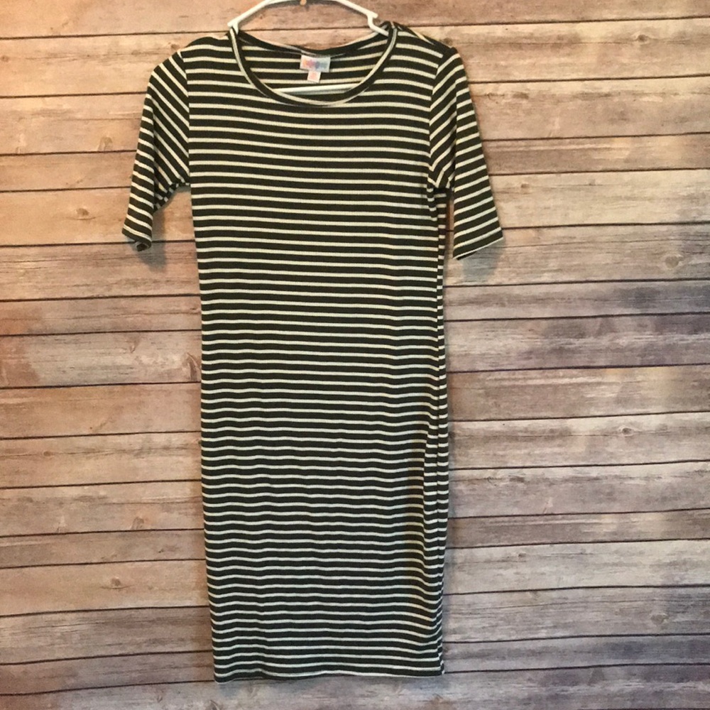 ☀️Pick 1 for $8 or 2 for $13 
LuLaRoe Julia